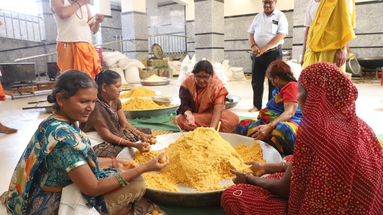 श्री महाकालेश्वर मंदिर में रक्षाबंधन